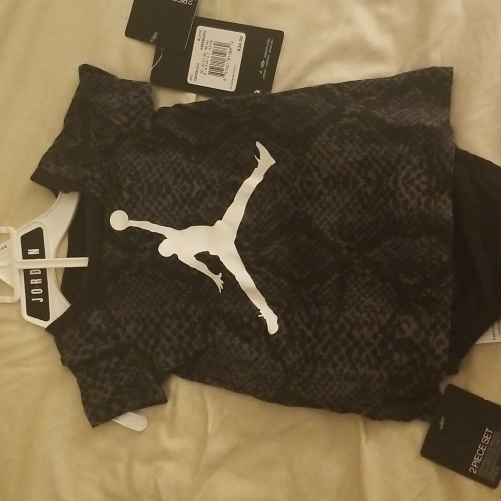 0-3 months newborn 2 piece set brand new with tags never worn
